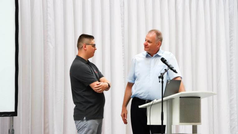 Foto Diplomausstellung Präsentation
