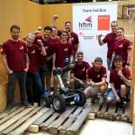 Gruppenfoto mit Roboter