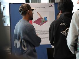 Studenten und Besucher