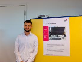 Student und seine Diplomarbeit