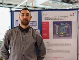 Student und seine Diplomarbeit