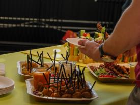 Buffet mit Häppchen und Getränken bei Team Solidus Veranstaltung