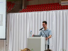 Student hält Vortrag zur Diplomarbeit der hftm Diplomausstellung 2026 im Velodrom Grenchen