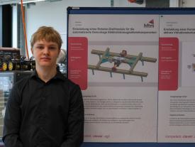 Student präsentiert Roboter-Greifmodul an der hftm Diplomausstellung Biel